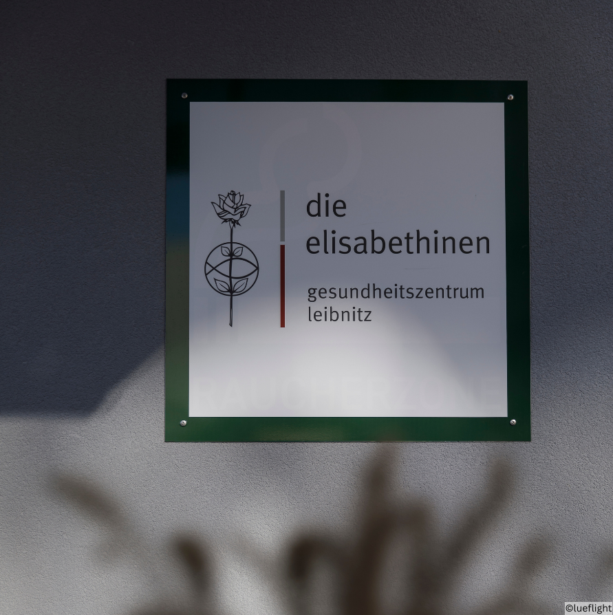 Tafel mit dem Logo des Gesundheitszentrums